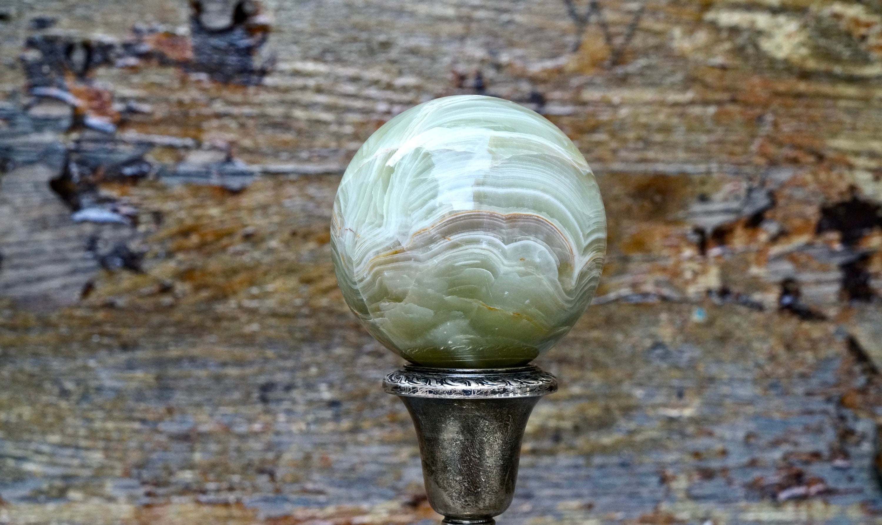 Store Green Onyx Sphere